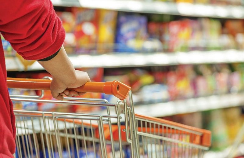 Konsumi, ku ndryshojnë familjet shqiptare nga ato europiane? Për ushqim shpenzojmë gati tre herë më shumë se europianët