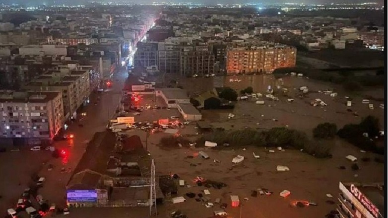 Video tronditëse: Gruaja mbytet në prag të shtëpisë në Spanjë