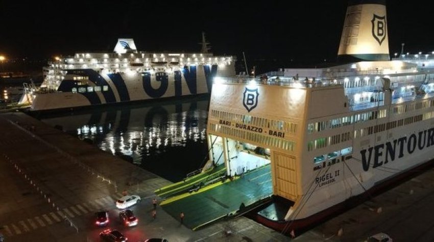 Moti i keq pezullon lundrimet e trageteve të mbrëmjes nga Durrësi drejt portit të Barit