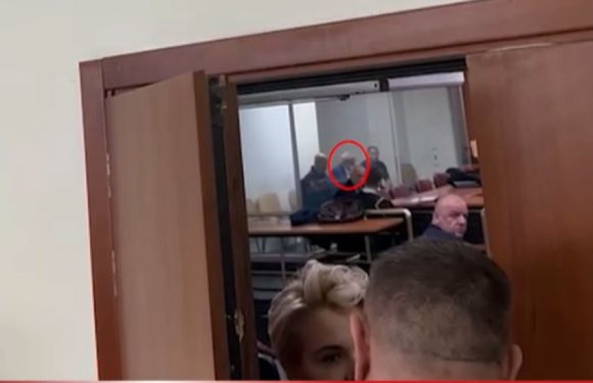 “Ilir Meta i rrethuar në qeli nga ish-zyrtarë” – Klodiana Lala: Gjatë kohës së ajrimit ka qëndruar vetëm