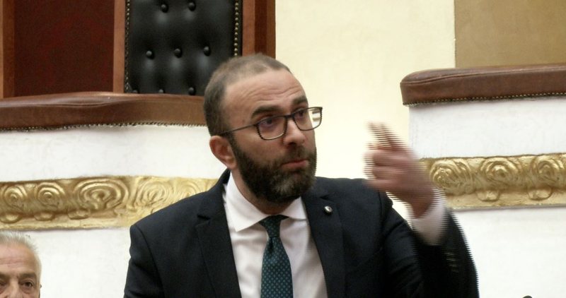 Bardhi i kërkon dorëheqjen Elisa Spiropalit, Ina Zhupa: Nga sot nuk të thërras më kryetare