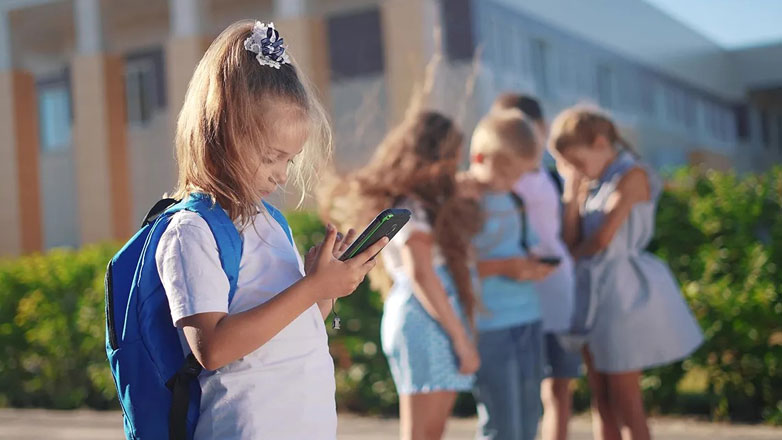 Australi: Parlamenti miraton projektligjin që ndalon aksesin e fëmijëve nën 16 vjeç në faqet e rrjeteve sociale