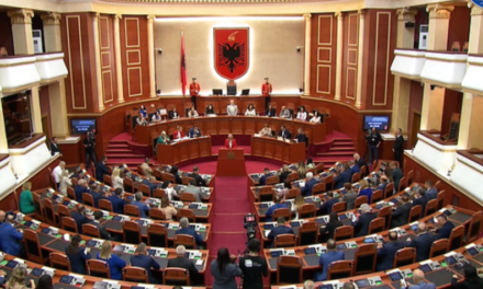 “Deputetët të deklarojnë nëse kanë përdorur Sky Ecc dhe Encrochat”/ Grupi i PD-së propozon ndryshime në rregulloren e Kuvendit