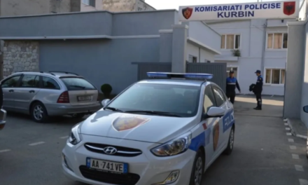 Dhunoi vajzën e tij të mitur dhe kreu marrëdhënie seksuale me të, arrestohet babai në Kurbin
