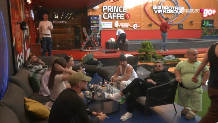 Banorët diskutojnë për daljen e Atillës nga shtëpia