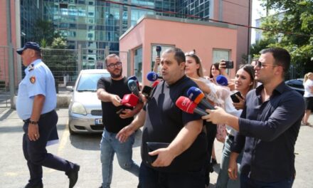 Skandali tek Onkologjiku/ GJKKO zbut masën e sigurisë për mjekun Edmond Gashi! Ja vendimi që morën togat e zeza