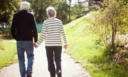 Eurostat: Gratë në Shqipëri jetojnë 5 vite më shumë se burrat