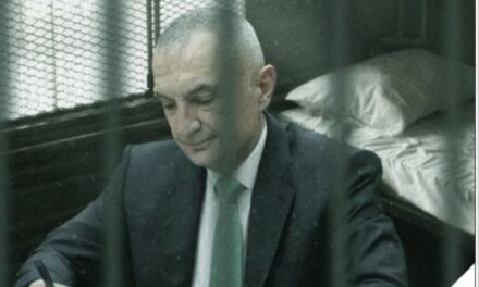 “E ka kthyer qelinë në suitë si Dumani”/ Doçi plas deklaratën: Ja skenarët e arratisjes të planifikuara nga Meta