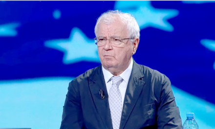 Ngjela: Zero shanse që presidenti Trump t’i heqë non-gratën Berishës