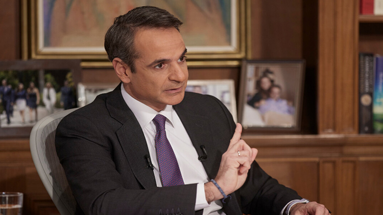 Mitsotakis flet për dy ish-kryeministrat: “Pse e fshiva Samarasin” – “Nuk jam dakord me Karamanlisin”