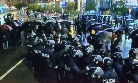 1000 policë për 100 protestues, që nuk zhbllokojnë dot Tiranën