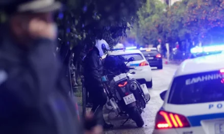 Breshëri automatiku në mes të Athinës, 2 të vrarë dhe 1 i plagosur