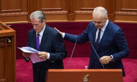 Kreshnik Spahiu: Mesazhi i SHBA, shuplakë për PS-në. Janë të tronditur nga bashkëpunimi me Berishën