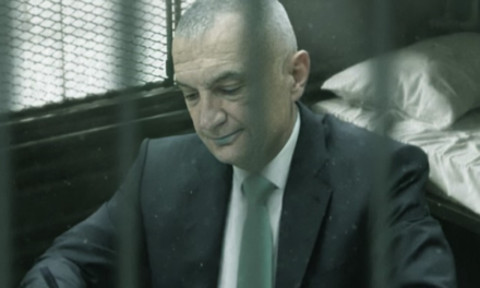 Ilir Meta “replikon” me Yuri Kim nga burgu: Treguam se nuk jemi bagëti, që të hamë bar