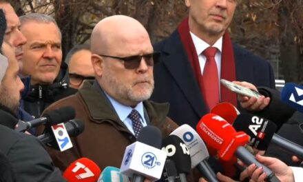 Ambasadori Hovenier: ShBA s’është në gjendje të thotë kush qëndron prapa sulmit në veri, është ende herët