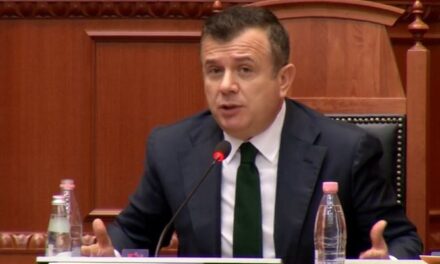 Balla – opozitës: Në fund do vini si pulat dhe do votoni anullimin e gjobave