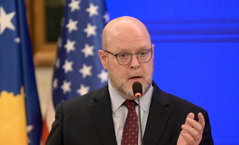 Ambasadori amerikan Hovenier: Ka aktorë të huaj që duan ta minojnë demokracinë e Kosovës
