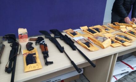 Zbardhet skema e trafikut të armëve Kosovë – Shqipëri! Shiteshin deri në 1 mijë euro, transporti bëhej me autobusë