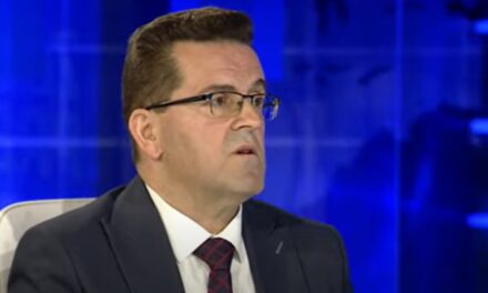 “Serbët e keqja e Ballkanit”, eksperti: Vuçiq po i krijon vetë protestat kundër tij