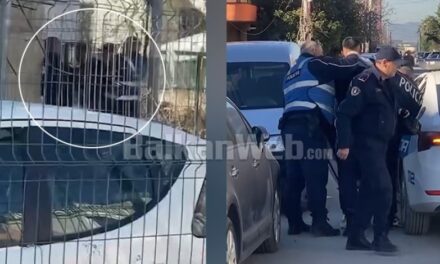 I gjetën të miturit pistoletë me vete dhe e dhunuan, publikohen pamjet. Ja pse u pezulluan tre policët