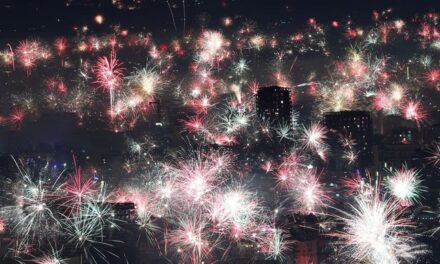 Pamjet e Tiranës gjatë ndërrimit të viteve bëhen virale në mediat ndërkombëtare