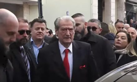 Berisha sulmon Altin Dumanin pas daljes nga SPAK: Do përfundojë në koshin e plehrave, atje e kanë vendin veglat e diktaturës