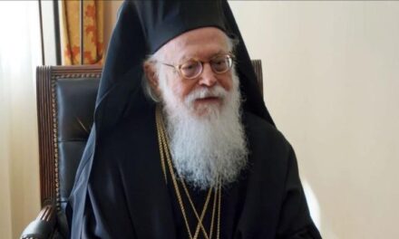 I shtruar në spital në Athinë prej 20 ditësh, ja si paraqitet gjendja shëndetësore e kryepeshkopit Anastas