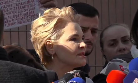 Monika Kryemadhi: Ilir Metën nuk e urova për Vitin e Ri, s’ka lidhje me mua! Atë e kanë iluminuar kundër meje