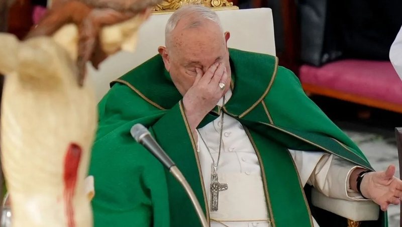 Papa Françesku ndërpret fjalimin në sheshin e Shën Pjetrit: Kam vështirësi në frymëmarrje