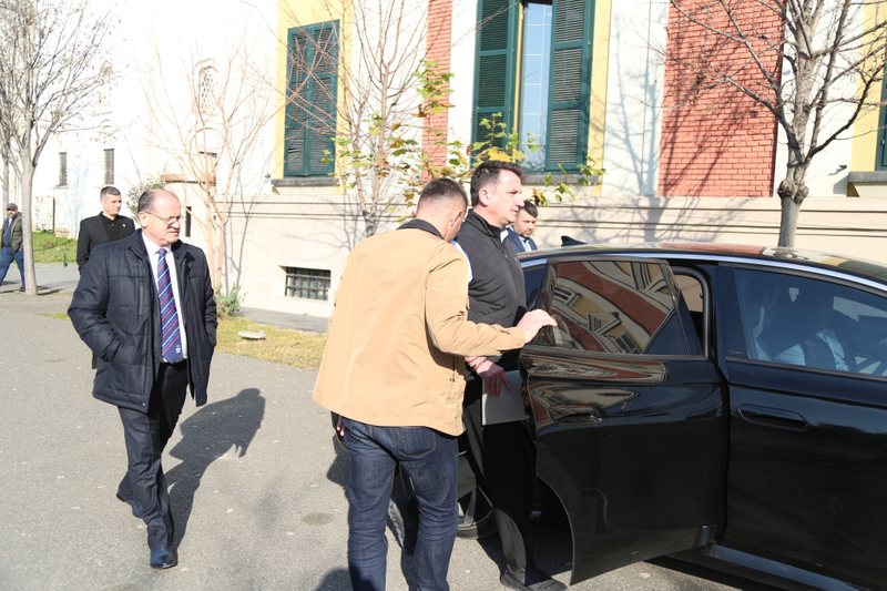 GJKKO lë në burg Erion Veliajn, ndryshon masa e sigurisë për Ajola Xoxën