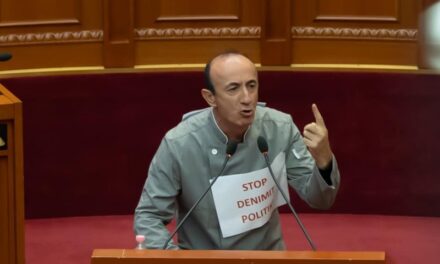 Dashnor Sula ironizon PD-në: Gruaja më e votuar në primaret e Elbasanit u fut në listë të mbyllur, kurse kandidati “SPAKIST” s’u llogarit fare