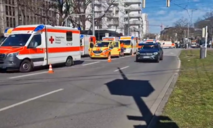 VIDEO/ Makina merr para turmën e këmbësorëve në Gjermani, një i vdekur dhe 25 të plagosur