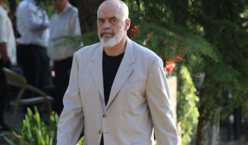 Rama mbledh drejtuesit politikë të PS në seli, pak para mbledhjes së kryesisë