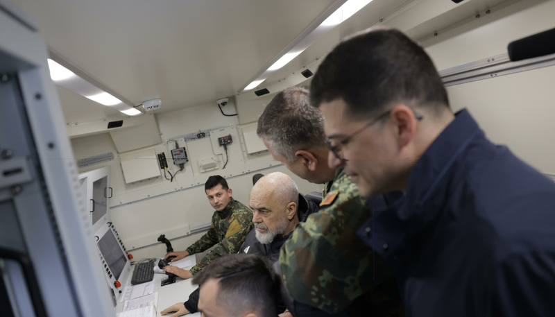 Rama inspekton Bazën Ajrore të Kuçovës: Po kthehet në një aset strategjik të NATO-s