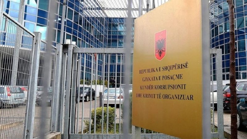 Policët bashkëpunonin me eksponentë të krimit/ GJKKO lë në burg 2 shefat e krimeve dhe ish-efektivin e Operacionales