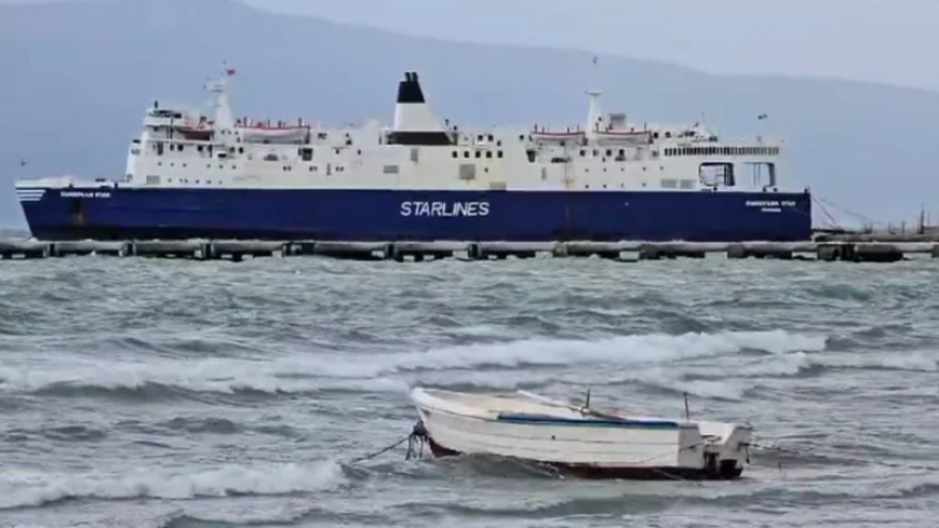 Dallgët deri në 3.5 metër dhe era e fortë, në Vlorë lundrimi pezullohet edhe për 24 orë