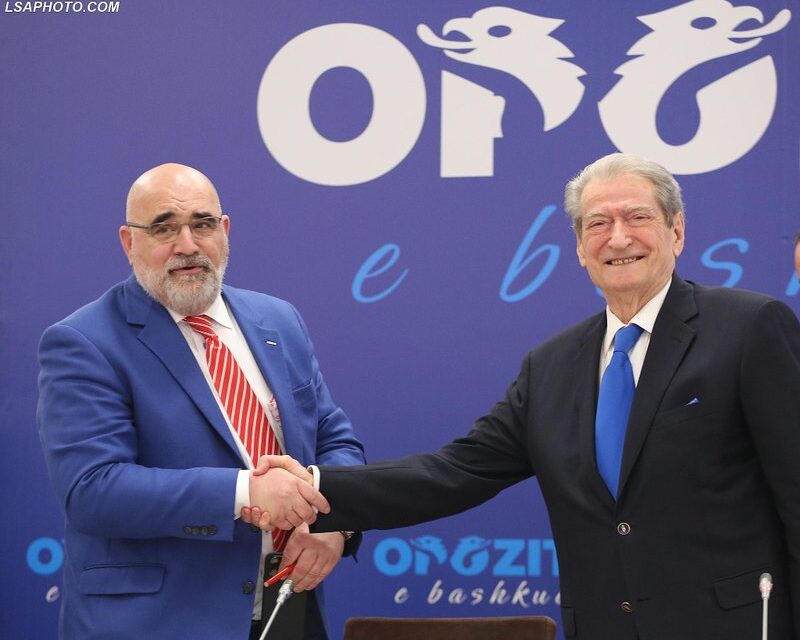 Gazeta e njohur amerikane: Politikani shqiptar nuk mund të hyjë në SHBA për shkak të akuzova për korrupsion. Megjithatë, ekipi i Trumpit po e ndihmon