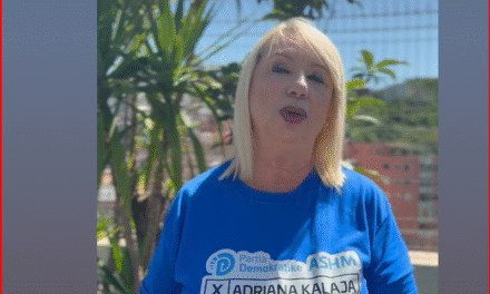 Adriana Kalaja shpërndan publikisht para, për ata që do e votojnë: Do jap një mijë, 500 dhe 200 euro