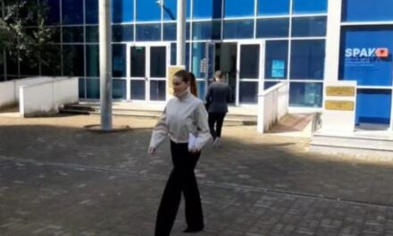 Nën masën e sigurisë “detyrim paraqitje”, Ajola Xoxa paraqitet në SPAK