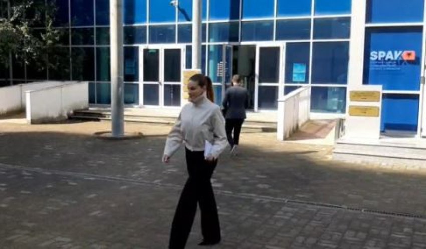 Nën masën e sigurisë “detyrim paraqitje”, Ajola Xoxa paraqitet në SPAK