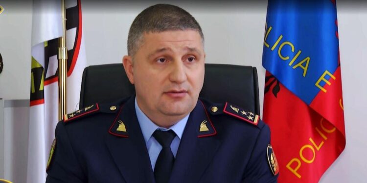 Mos më nxirr keq me shefin”/ Morën 2 mijë euro pë të mos arrestuar gruan e biznesmenit, detaje nga arrestimi i shefit të Rrugores dhe dy vartësve të tij