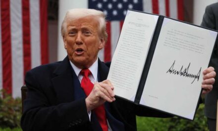 Gjykata rrëzon tarifat, “tërbohet” Shtëpia e Bardhë: Nuk mund të vendosin gjyqtarët