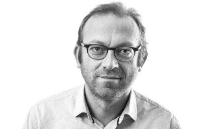 Si vdes demokracia? Shembulli i Rumanisë na tregon këtë në mënyrën më të frikshme…