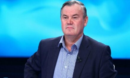 Nikoll Lesi: Gazment Bardhi “u plagos” rëndë në Fier, tani nuk i kundërvihet dot Berishës