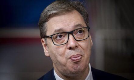 “Protestat në vjeshtë do ta rrëzojnë Vuçiç-in” – Avokati zbulon skenarin