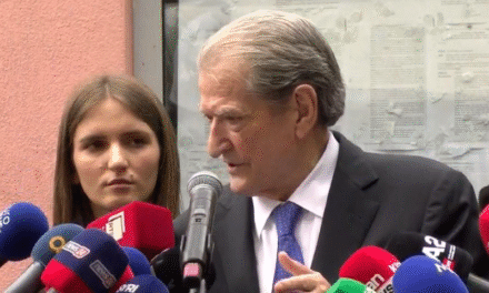 Berisha sulmon sërish gjyqtaren Irena Gjoka pas daljes nga SPAK: Është mashtruese ordinere e pacipë