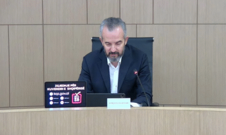 Celibashi rrëzon pretendimet e PD-së për “trenin bullgar”: Asnjë fletë zyrtare e KQZ nuk doli jashtë qendrës së votimit