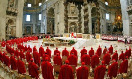 Fillon konklava për zgjedhjen e Papës