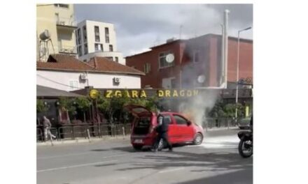 Shpërthen në flakë automjeti te “Komuna e Parisit”, pronari merr letrat dhe ikën