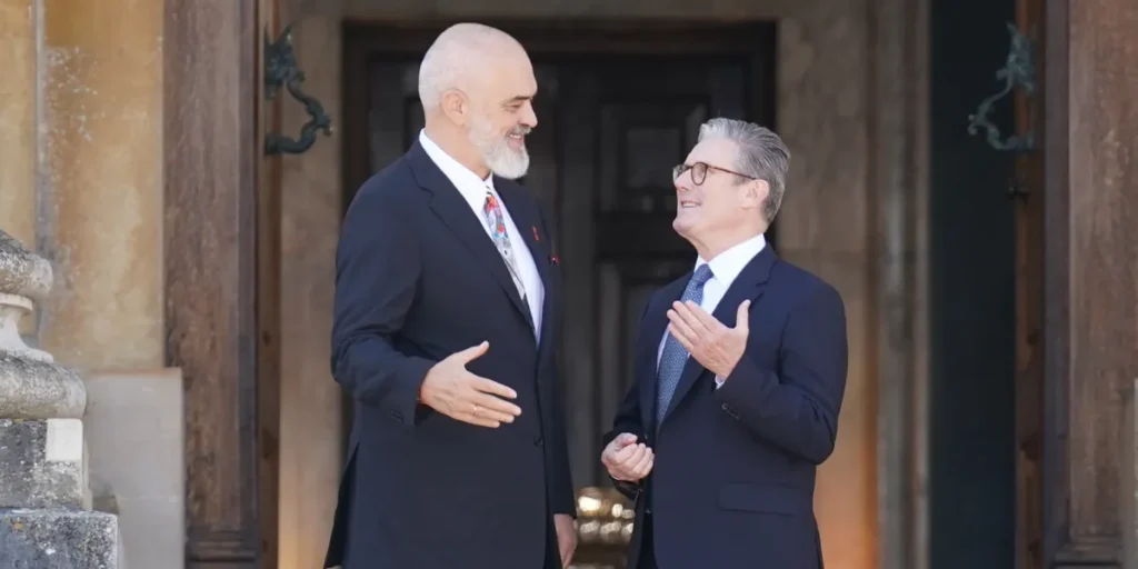 “Fitore historike”- Kryeministri britanik uron Edi Ramën: Pres me padurim të vazhdojmë punën tonë së bashku